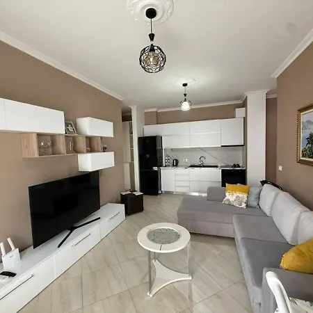 Cozy 2-bedroom Near The Apartament *
