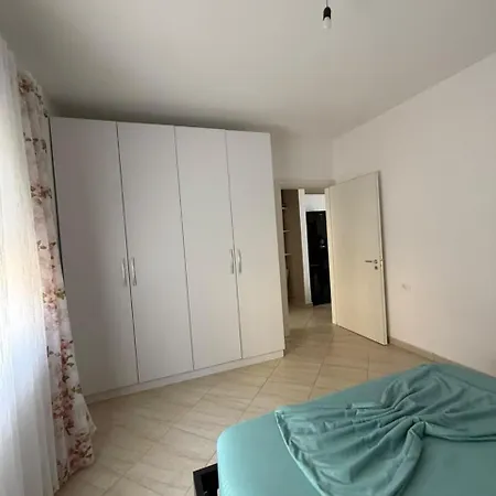 Cozy 2-bedroom Near The