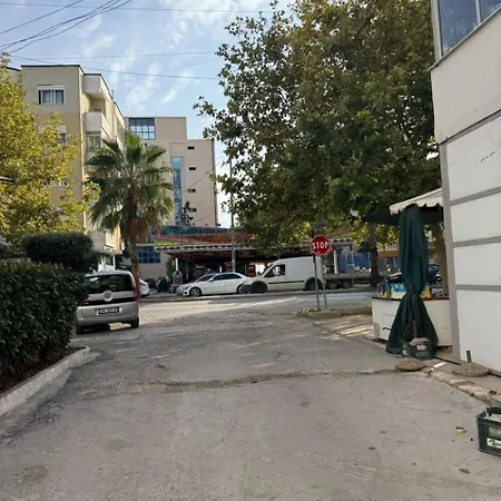 Cozy 2-bedroom Near The Apartament Durrës