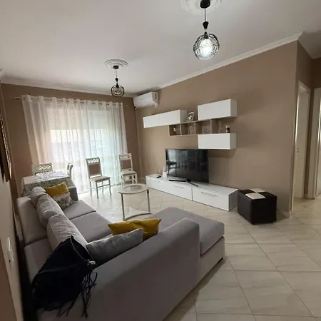 Cozy 2-bedroom Near The Apartament