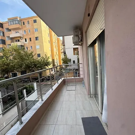 Cozy 2-bedroom Near The Apartament *